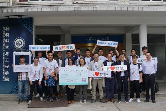 图片包含 建筑物, 地面, 人员, 群组
已生成极高可信度的说明