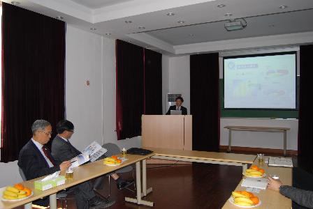 张人为等认真听取欧美无码
院长汇报